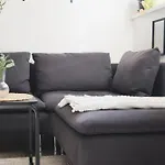 Urban Jungle Apartment - Free Parking