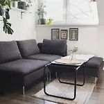 Urban Jungle Apartment - Free Parking